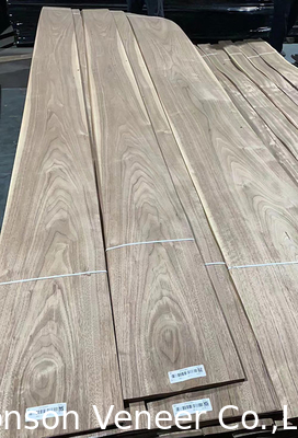 Wycinek Crowm American Walnut Veneer Natural A/B Grade Grubość 0,45 mm
